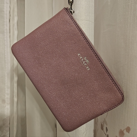 Coach Mauve Zip Wristlet - NWOT - Picture 3 of 9